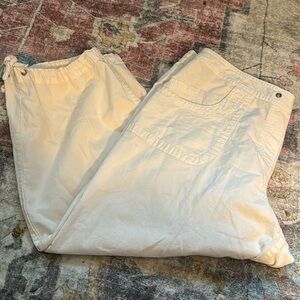 Essentials by Maggie ivory utility 100% cotton women’s capri pant Sz M elastic
